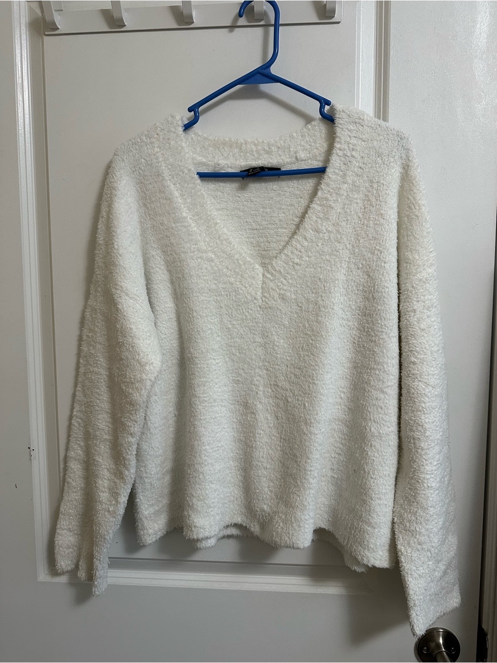 Forever 21 Creamy White V-Neck Fuzzy Sweater